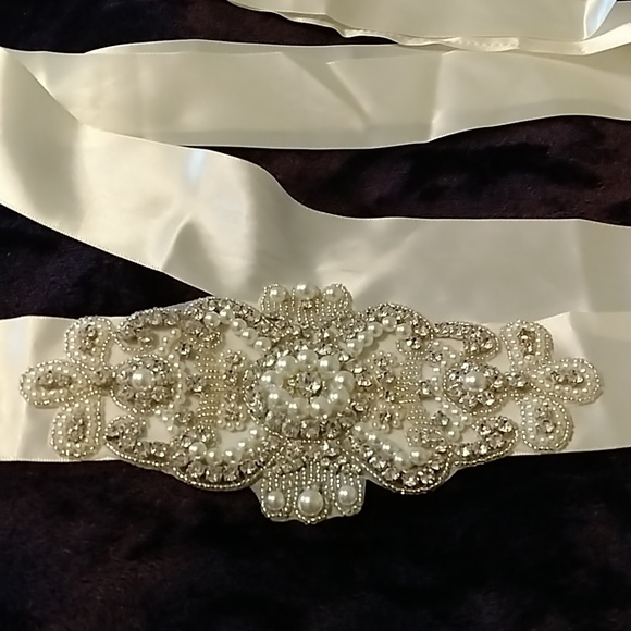 *sold*David's Bridal Pearl Rhinestone Wedding Belt - Picture 4 of 8